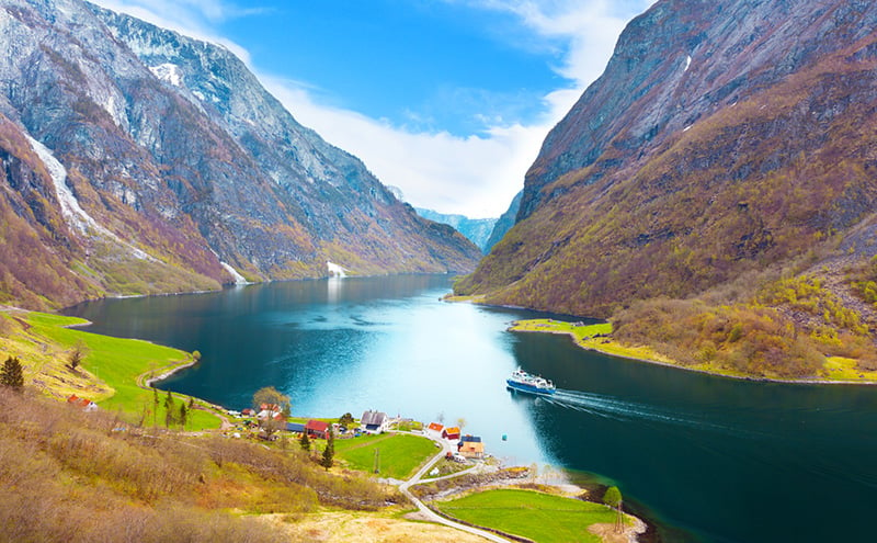 naeroyfjord-norway-ivivu.jpg